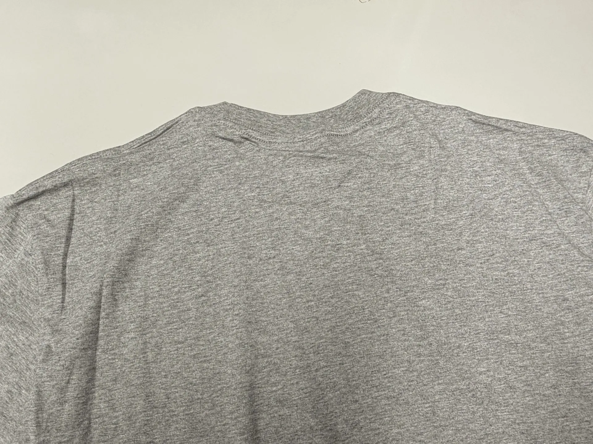❥8030#P116 Saint Mxxxxxx gray short-sleeved T-shirt, made of soft cotton fabric, comfortable and breathable. "BASTARDS OF YOUNGSMXOX" is printed on the front. It has a full street feel. The loose fit accommodates a variety of body shapes. It is suitable for daily casual or street wear. Size: (S-M-L-XL) Color: Gray